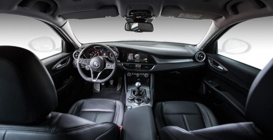 Интерьер Alfa Romeo Giulia by BR-Performance 2016 года  (фото 3 из 5)